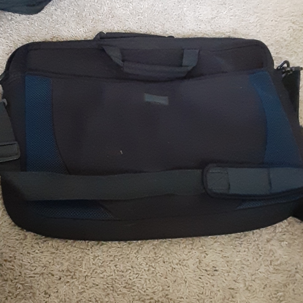 Targus padded laptop bag.